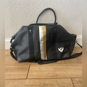 Hi Love never been used travel/carry on bag